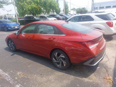 Used 2024 Hyundai Elantra Limited FWD image 3