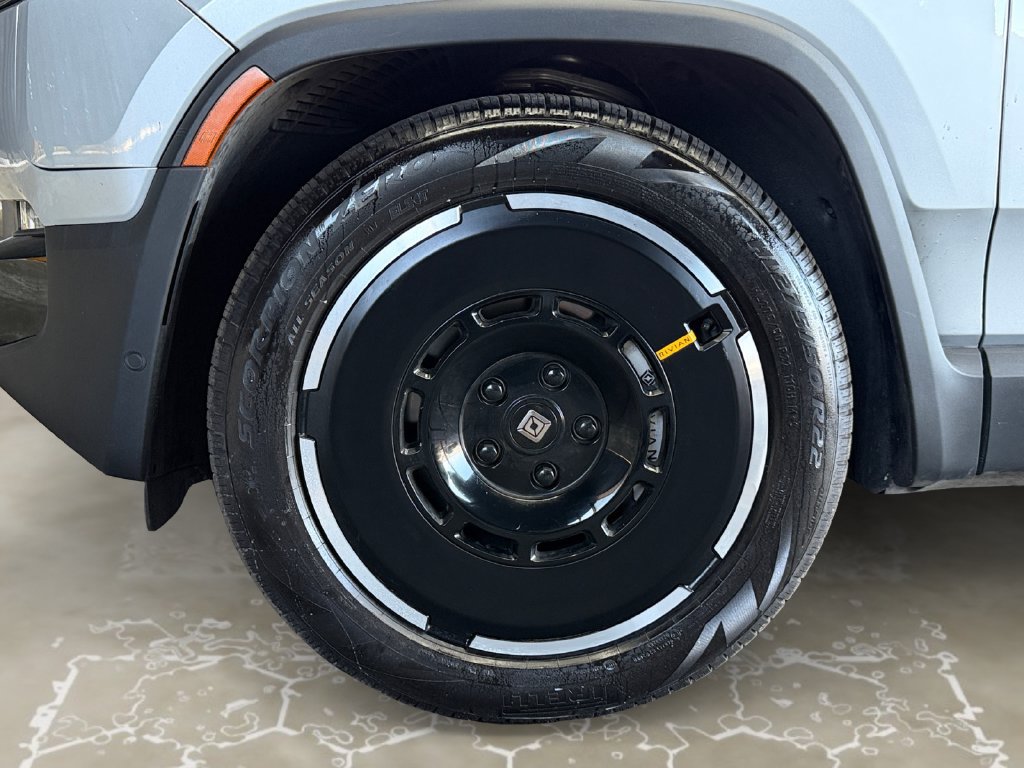 Used 2025 Rivian R1S Adventure Dual AWD/4WD image 14