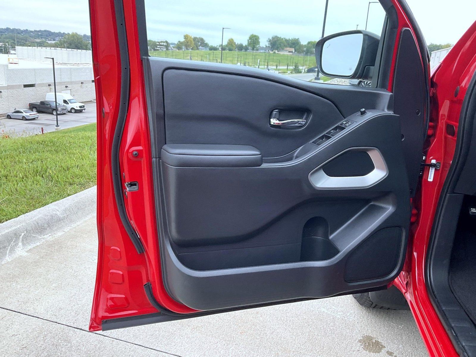 Certified 2025 Nissan Frontier SV w/ SV Convenience Package AWD/4WD image 10