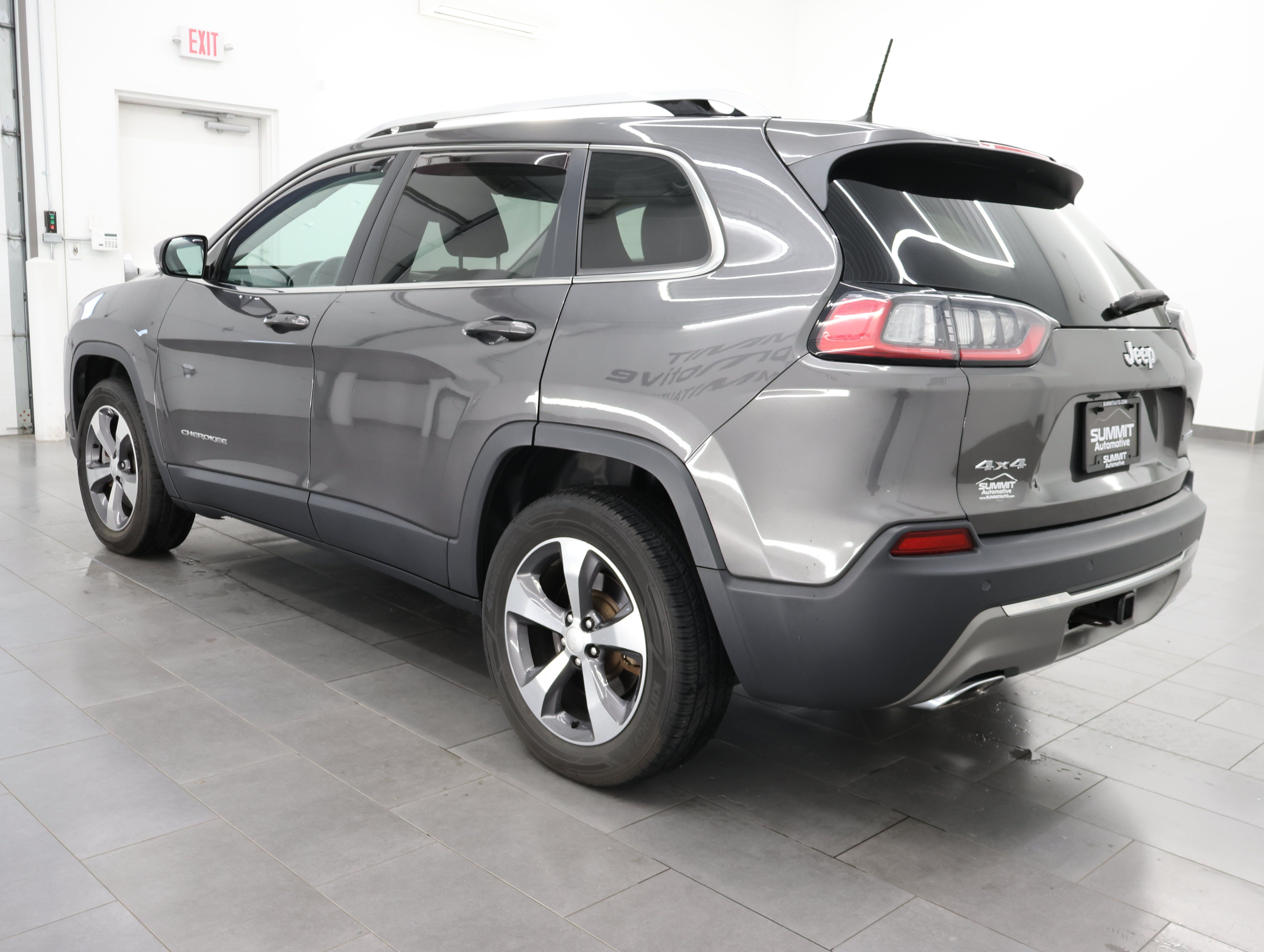 Used 2019 Jeep Cherokee Limited w/ Trailer Tow Group AWD/4WD image 6