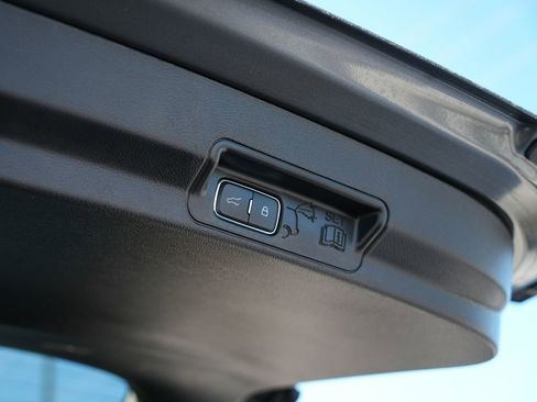 Used 2025 Ford Explorer ST-Line w/ ST-Line Street Pack image 7