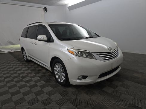 Used 2016 Toyota Sienna Limited Premium image 2