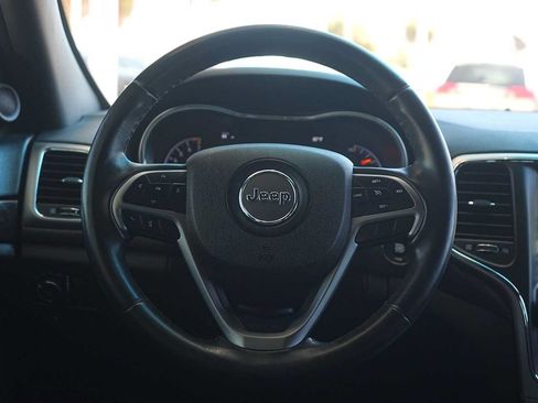 Used 2018 Jeep Grand Cherokee Laredo RWD image 16