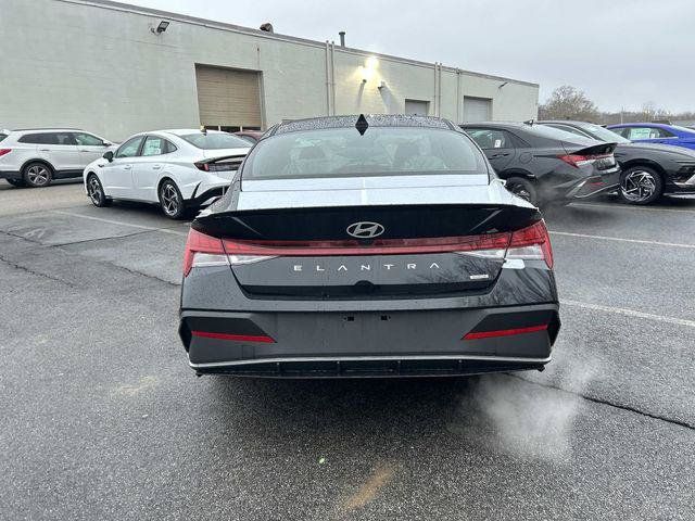 New 2026 Hyundai Elantra SEL FWD image 4