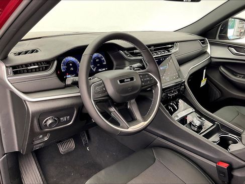 New 2025 Jeep Grand Cherokee 4WD image 4