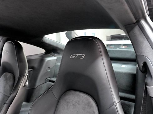 Used 2018 Porsche 911 GT3 RWD image 8