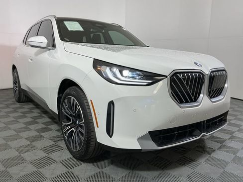 Certified 2025 BMW X3 xDrive30 w/ Premium Package AWD/4WD image 4