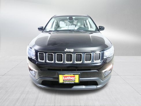 Used 2017 Jeep Compass Latitude w/ Cold Weather Group AWD/4WD image 2