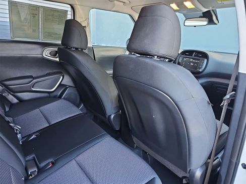 Used 2025 Kia Soul S image 16