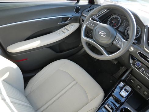 Certified 2023 Hyundai Sonata SEL w/ Preferred Accessory Package image 9