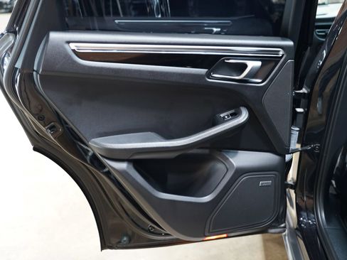 Used 2019 Porsche Macan S image 46