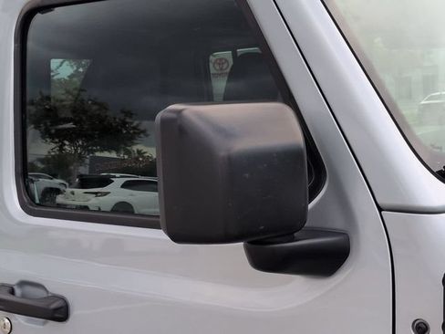 Used 2023 Jeep Gladiator Mojave w/ Cold Weather Group AWD/4WD image 12