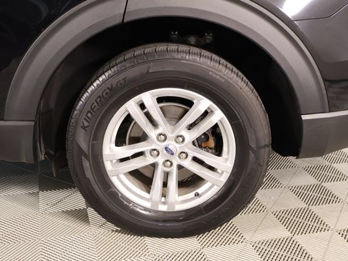 Used 2023 Ford Explorer XLT w/ Equipment Group 202A AWD/4WD image 19