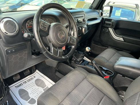 Used 2012 Jeep Wrangler Rubicon w/ PWR Convenience Group image 13