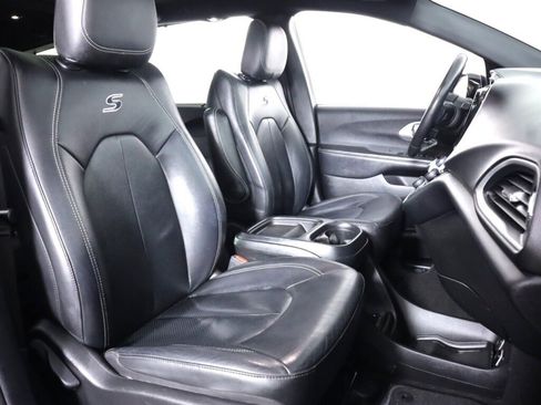 Used 2020 Chrysler Pacifica Touring-L w/ S Appearance Package image 41