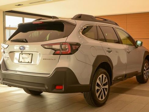 Used 2023 Subaru Outback Premium image 6