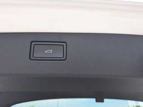 New 2026 Volkswagen Tiguan SE AWD/4WD image 13