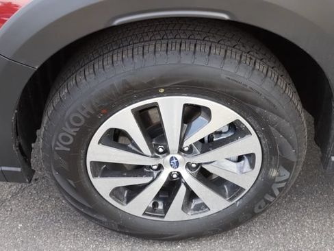 Certified 2025 Subaru Outback Premium w/ Popular Package #1A AWD/4WD image 9