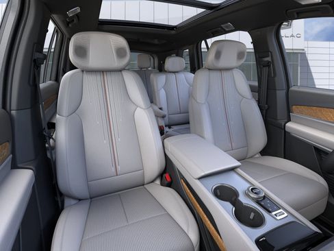 New 2026 Cadillac Vistiq Luxury AWD/4WD image 16