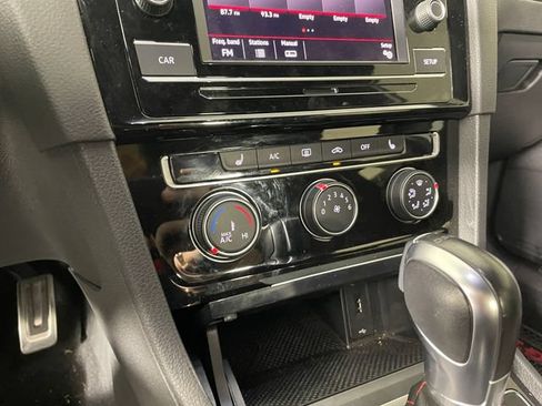 Used 2019 Volkswagen Golf 4-Door FWD image 8