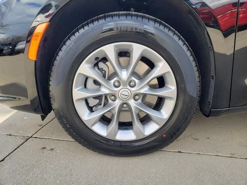 New 2026 Chrysler Pacifica Select AWD/4WD image 12