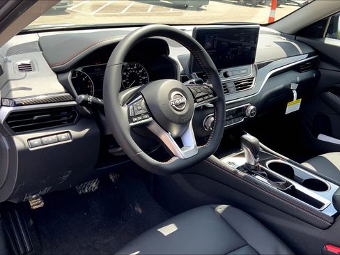 New 2025 Nissan Altima 2.5 SR w/ SR Premium Package image 9