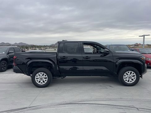 Used 2025 Toyota Tacoma SR image 3