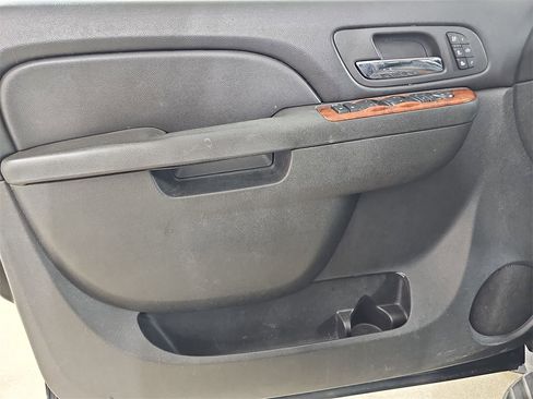 Used 2012 Chevrolet Avalanche LTZ image 33