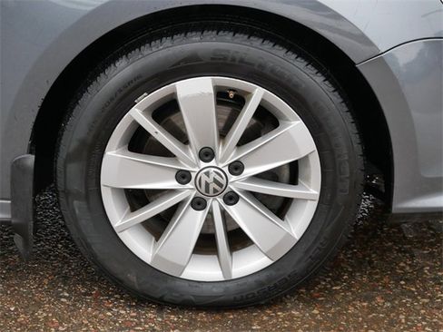 Used 2015 Volkswagen Jetta TDI SE image 9