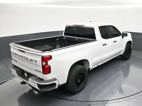 Used 2020 Chevrolet Silverado 1500 Custom w/ Custom Value Package image 16