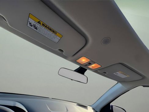 Used 2025 Hyundai Venue SEL FWD image 15