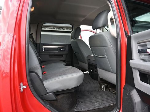 Used 2018 RAM 1500 SLT AWD/4WD image 32