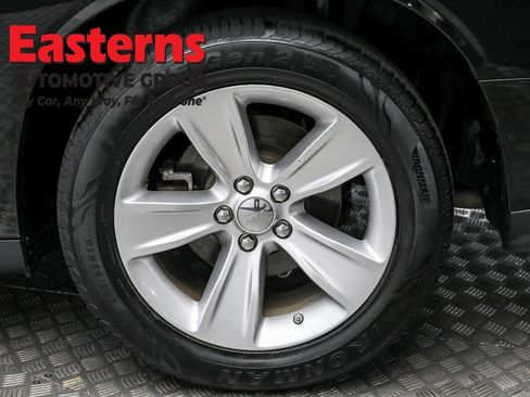 Used 2023 Dodge Challenger SXT image 8