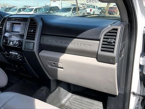 Used 2020 Ford F250 XL w/ Power Equipment Group image 18