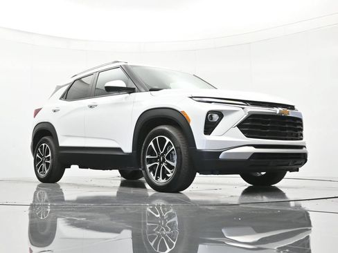 Used 2025 Chevrolet TrailBlazer LT FWD image 37