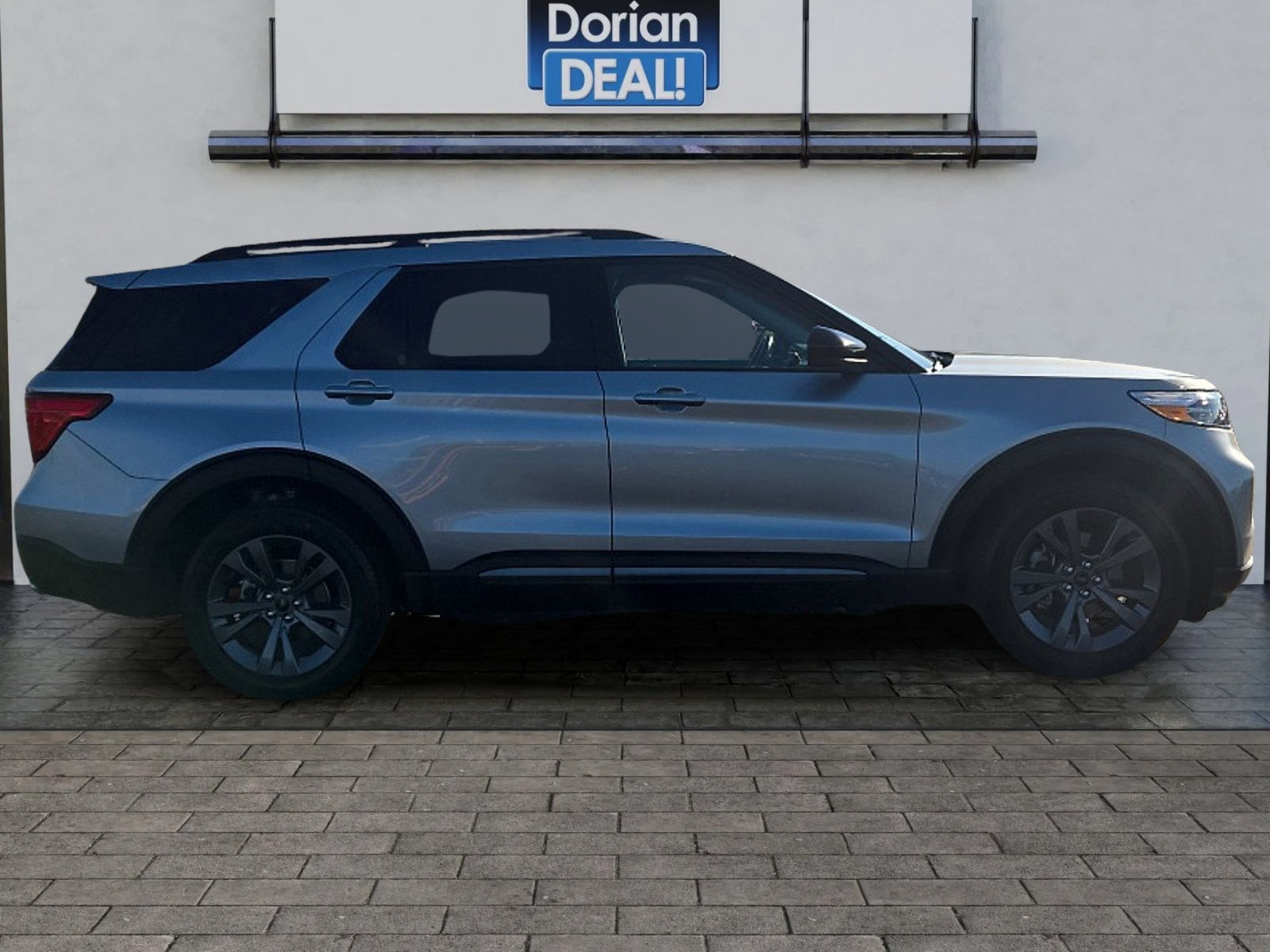 Certified 2023 Ford Explorer XLT w/ Equipment Group 202A AWD/4WD image 2