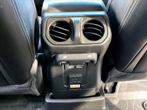 Used 2023 Jeep Wrangler Unlimited Sahara AWD/4WD image 15