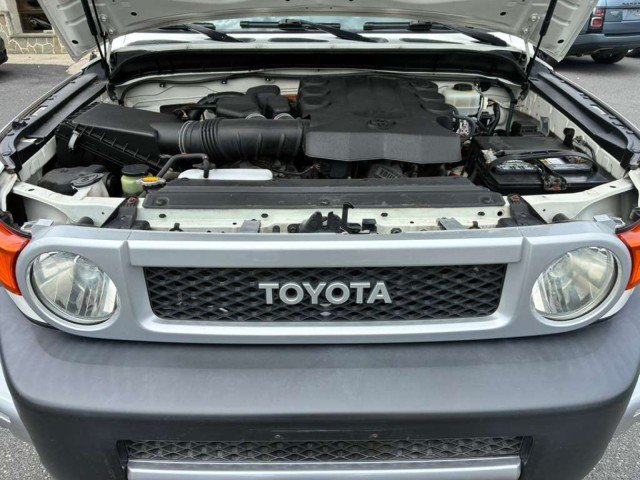 Used 2013 Toyota FJ Cruiser 4WD w/ Upgrade Pkg image 32