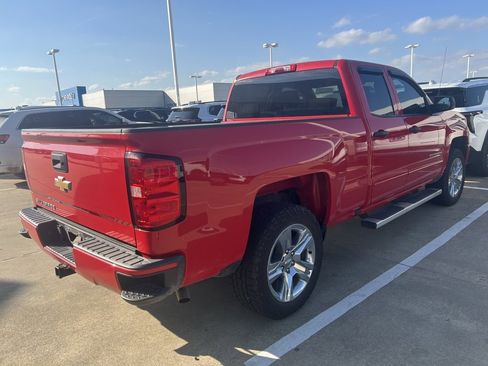 Used 2018 Chevrolet Silverado 1500 Custom w/ Custom Value Package image 5