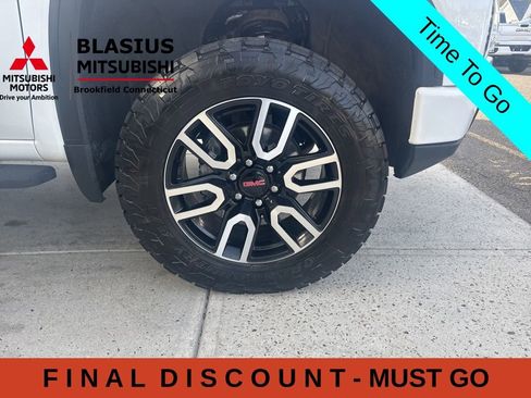 Used 2022 GMC Sierra 1500 AT4 w/ AT4 Premium Package AWD/4WD image 3