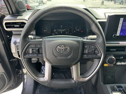 Used 2024 Toyota Tacoma SR5 w/ SR5 Upgrade Package AWD/4WD image 18