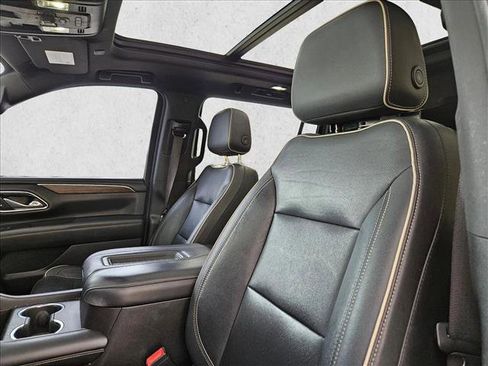 Used 2021 Chevrolet Suburban Premier w/ Premium Package image 17