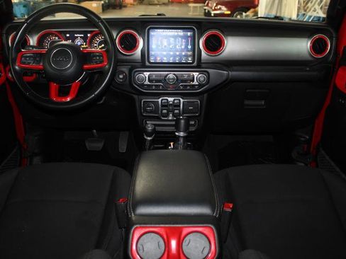 Used 2020 Jeep Wrangler Unlimited Sahara image 26