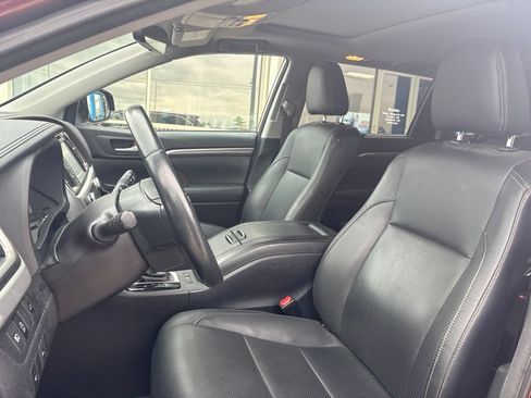 Used 2018 Toyota Highlander Limited w/ Protection Package #3 AWD/4WD image 12