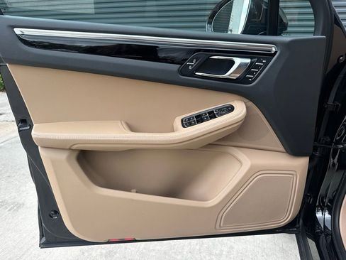 Certified 2023 Porsche Macan image 19