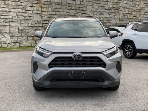 Used 2025 Toyota RAV4 XLE AWD/4WD image 2