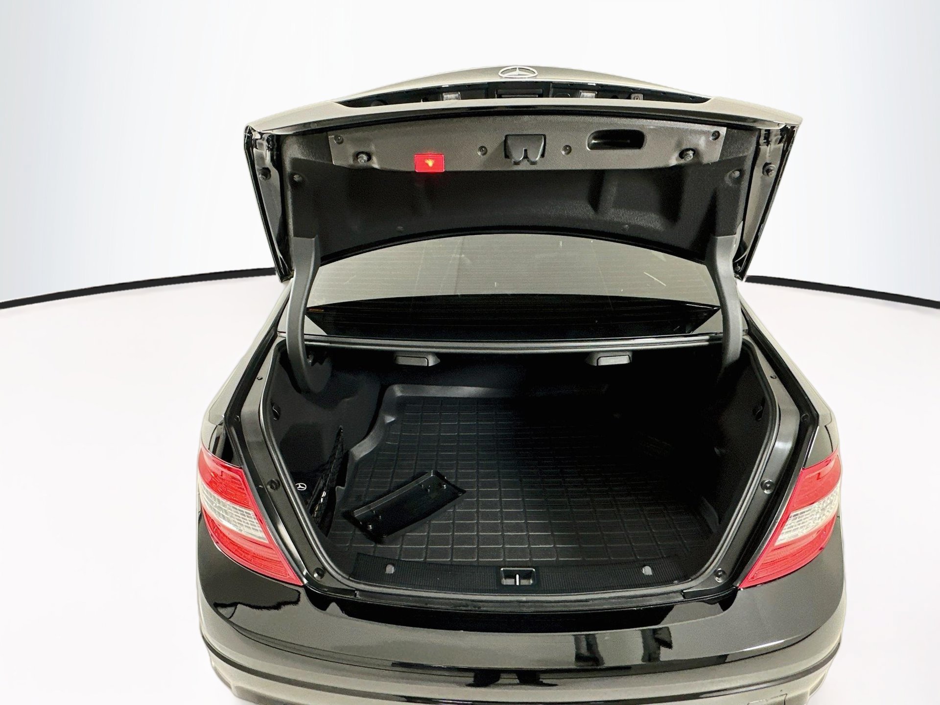 Used 2010 Mercedes-Benz C 300 Sedan image 30