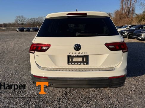 Used 2022 Volkswagen Tiguan SE w/ Panoramic Sunroof Package image 4