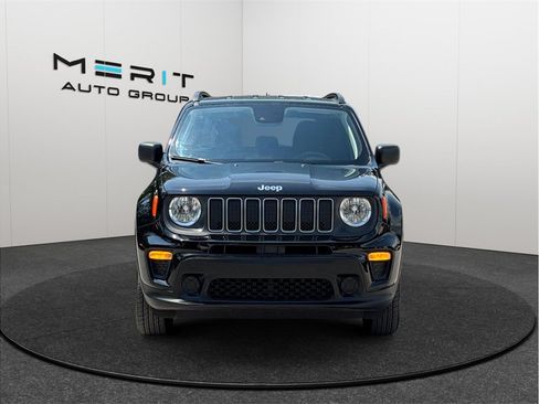 Used 2023 Jeep Renegade Latitude AWD/4WD image 3