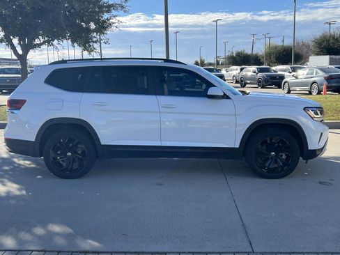 Certified 2023 Volkswagen Atlas SE w/ Panoramic Sunroof Package image 11